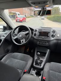 Volkswagen Tiguan - 8