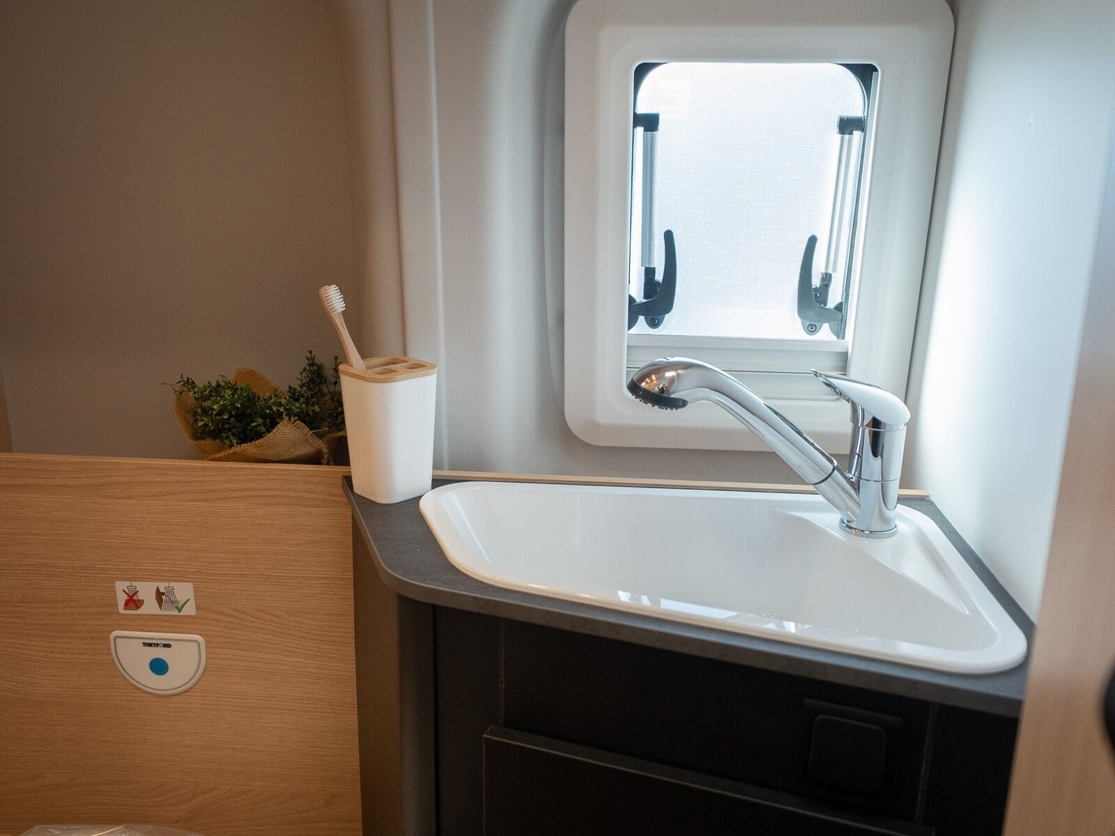 Fahrzeugabbildung Sunlight Cliff 4x4 590 ähnl. Greentrek*Dieselheiz*AHK*uvm