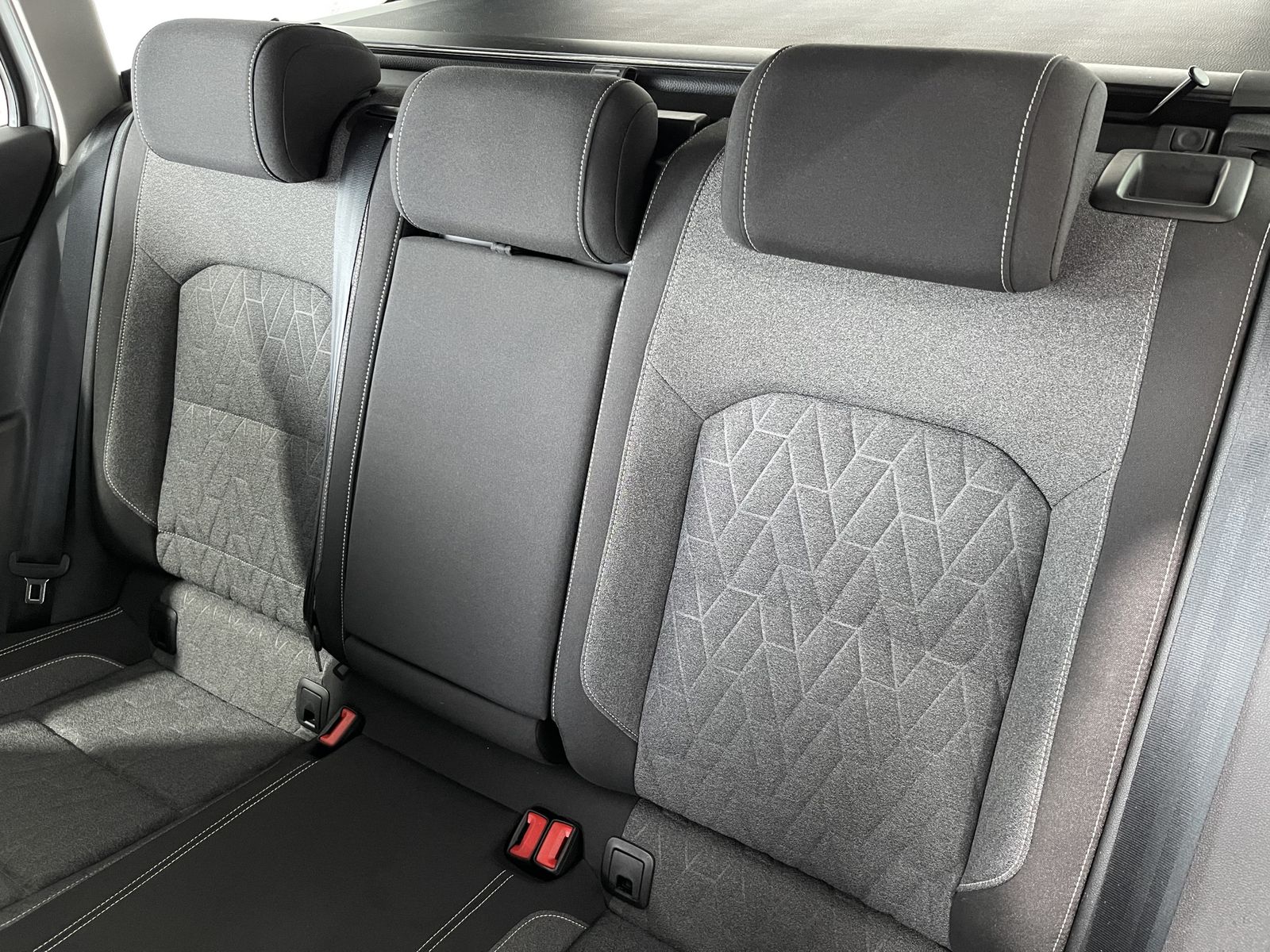 Fahrzeugabbildung Volkswagen Passat Variant Business 1.5 TSI*LED*Navi*Cam*