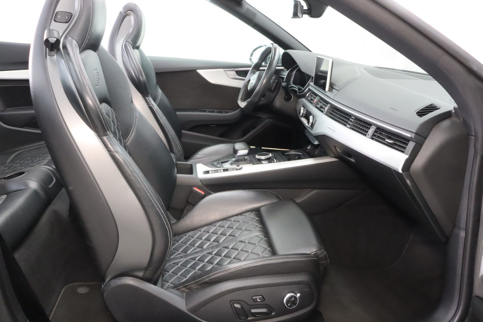 Fahrzeugabbildung Audi A5 Cabriolet 3.0 TDI Quattro S-line