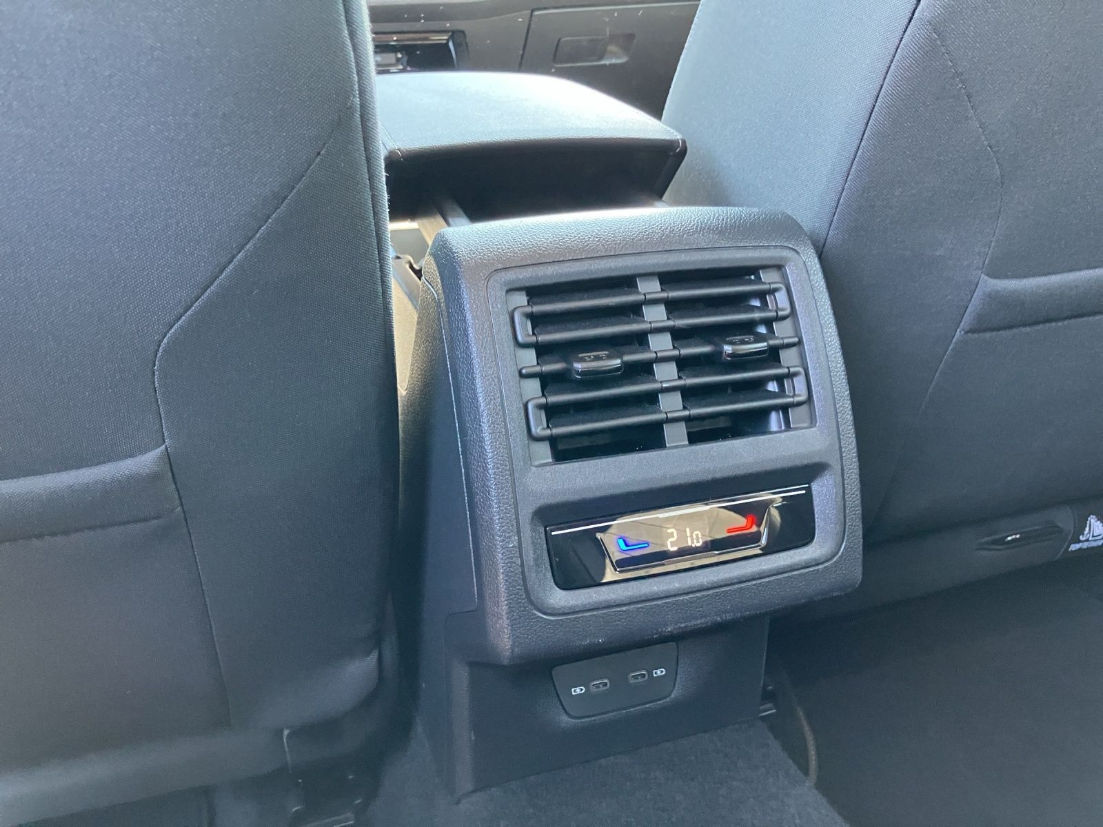 Fahrzeugabbildung Volkswagen Golf VIII Variant TDI Style DSG LEDplus Navi AID