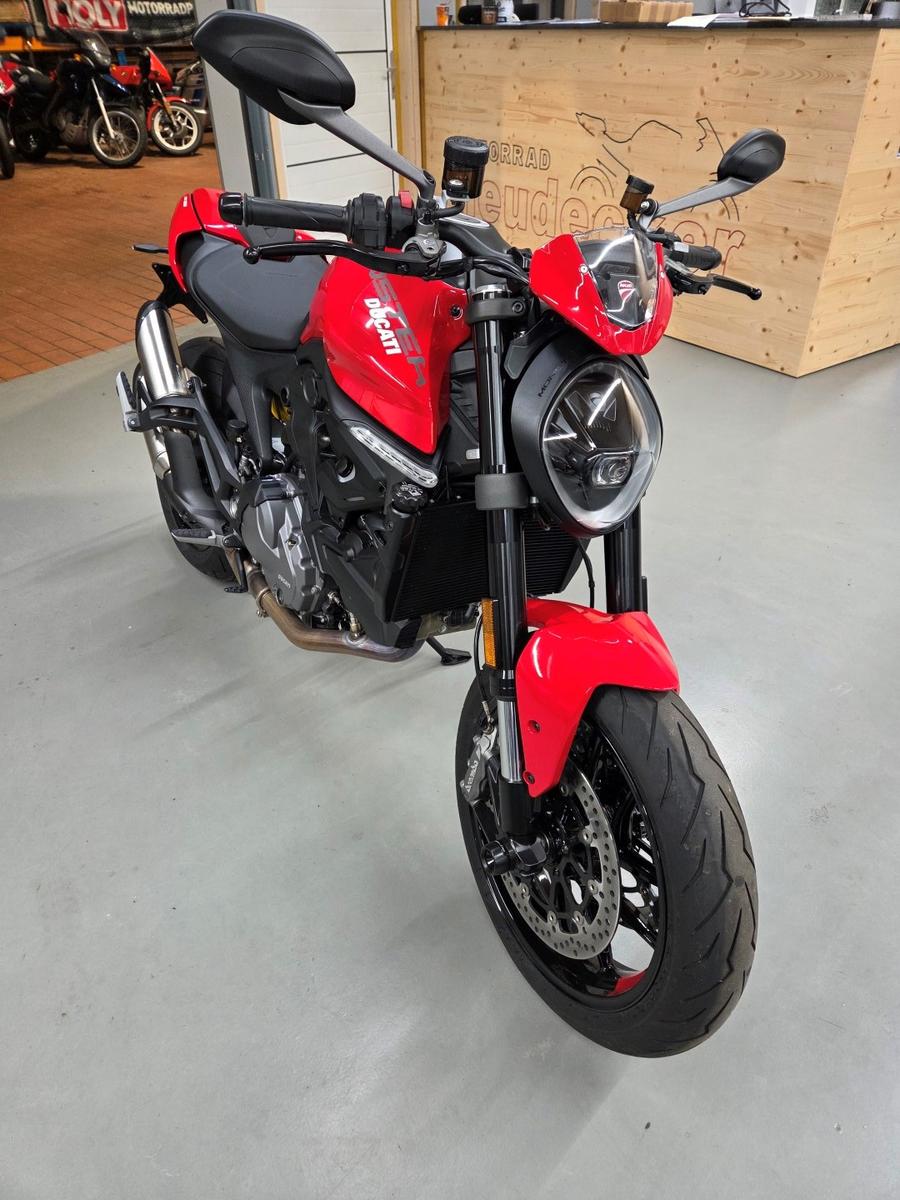 Ducati Monster 937+