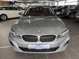 BMW 318 d Touring HuD+ACC+Park+Standh.+Keyless+LED - mit Diesel-Antrieb: Grau, mit Android Auto, mit Klimaautomatik
