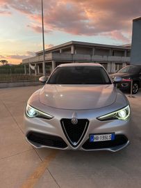 Alfa-Romeo Stelvio - 1