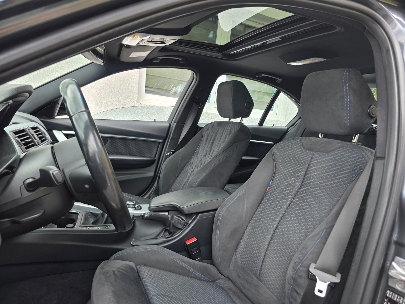 BMW 320 i M Sport*1.Hand*Scheckheft gepflegt*Ambient