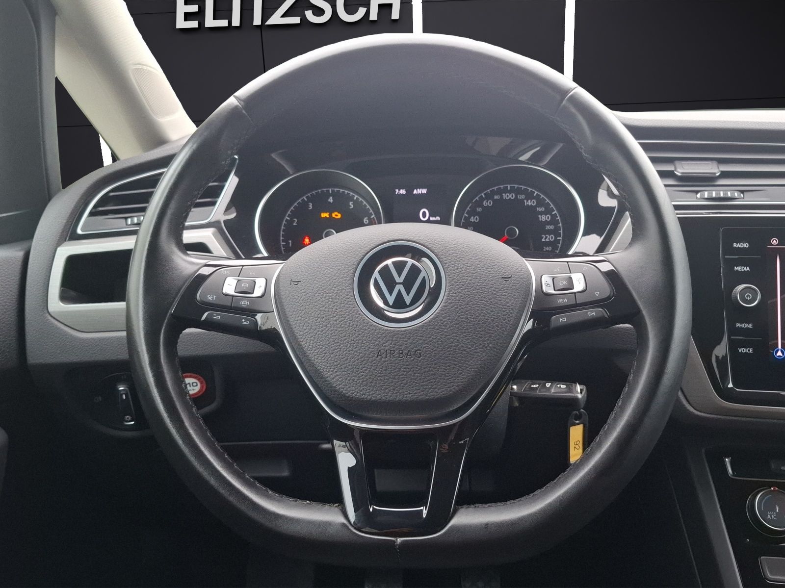 Fahrzeugabbildung Volkswagen Touran TSI Comfortline LED AHK Navi ACC RFK SH