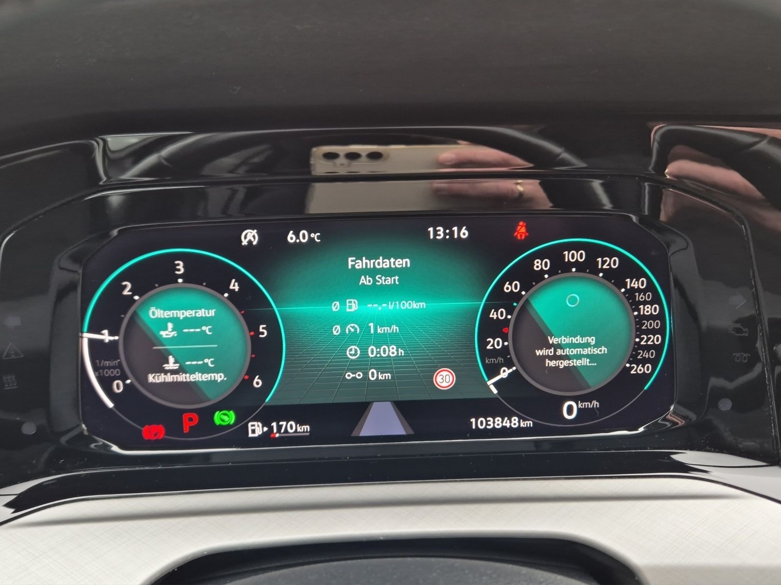 Fahrzeugabbildung Volkswagen Golf VIII Variant Life DSG LED AHK Navi AID ACC