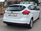 Ford Focus Lim. 1.5 TDCi Navi PDC (Facelift) - Ford Focus mit Diesel-Antrieb: Limousine, Automatik