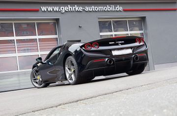 Ferrari F8 Spider*Lift,Racing-Seats,Carbon,JBL,Dt. Ausl.