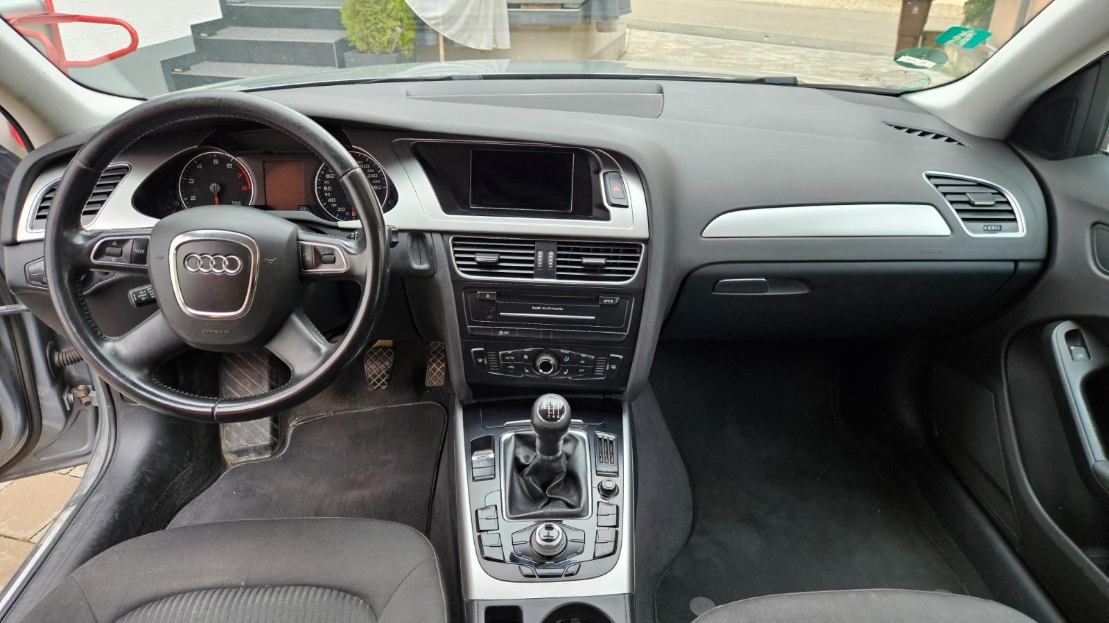 Audi A4 2011 — photo 12