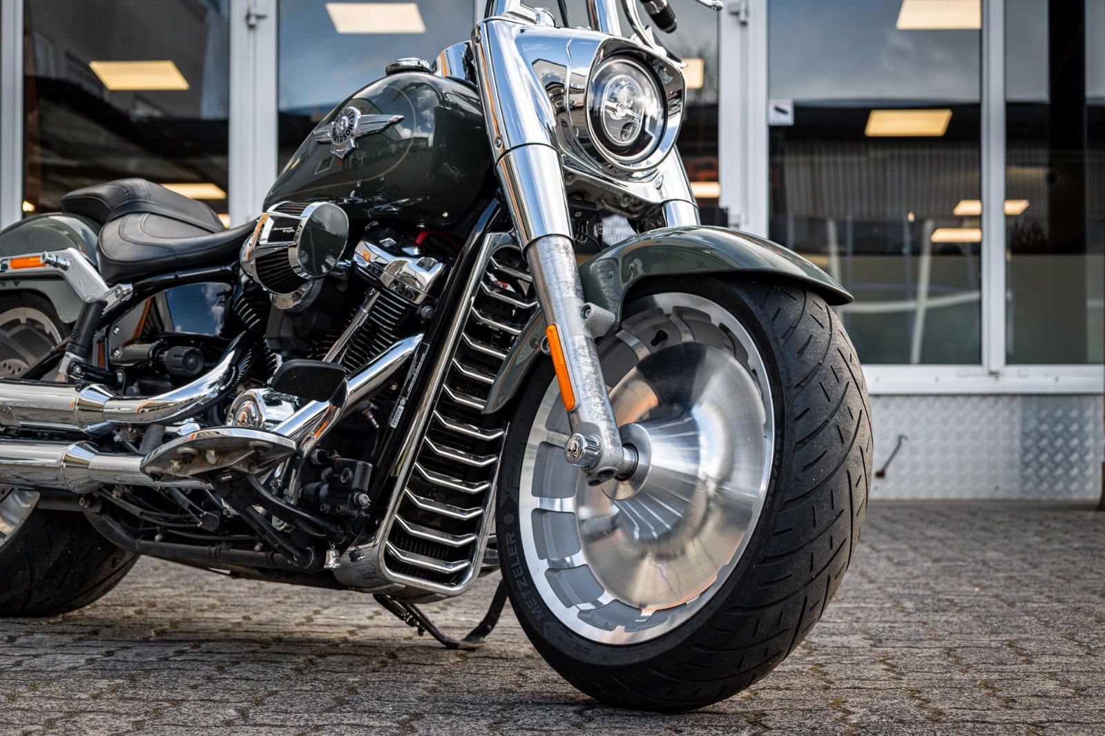 Fahrzeugabbildung Harley-Davidson FLFBS Fat Boy Softail 114 - Jekill & Hyde -