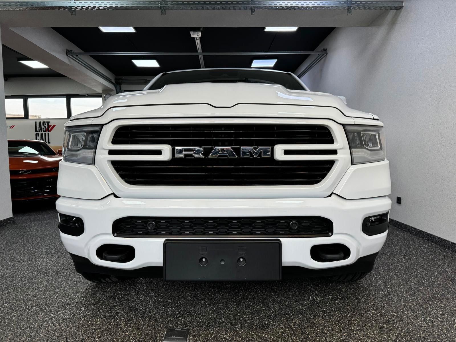 Fahrzeugabbildung Dodge LARAMIE CREW CAB SPORT  12" LUFTF. 22"  HEMI 4x4