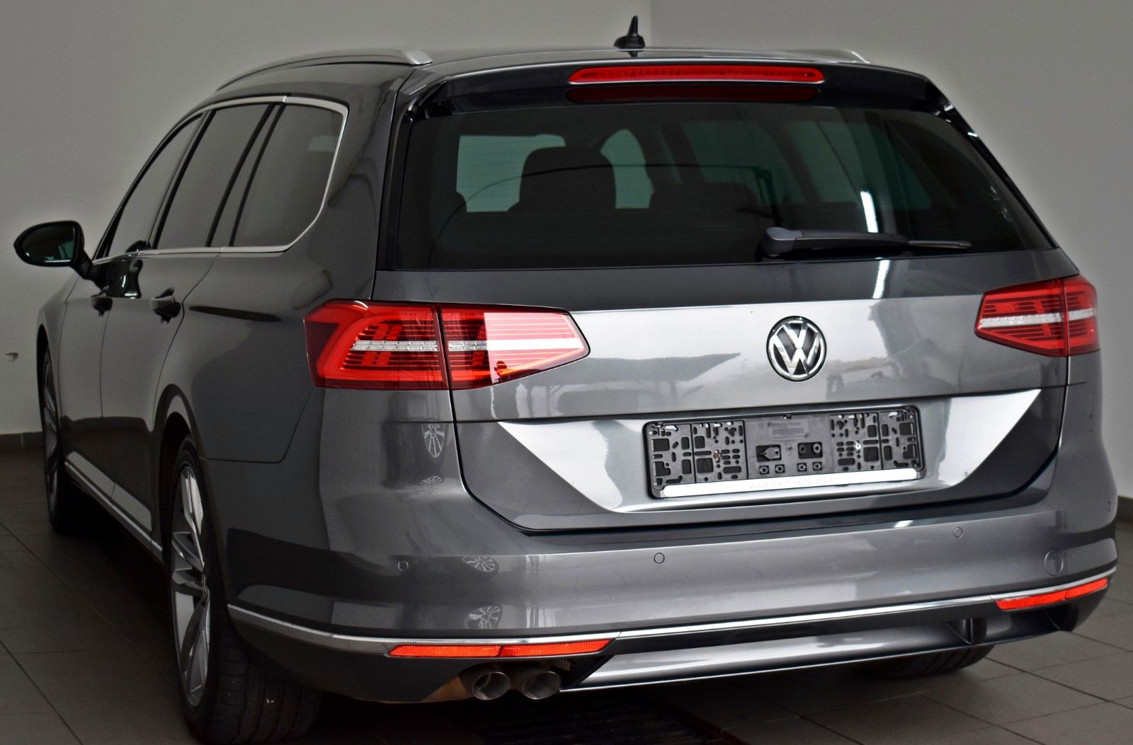 Fahrzeugabbildung Volkswagen Passat Variant R-Line/High,DSG,Panor,Navi,LED,WR