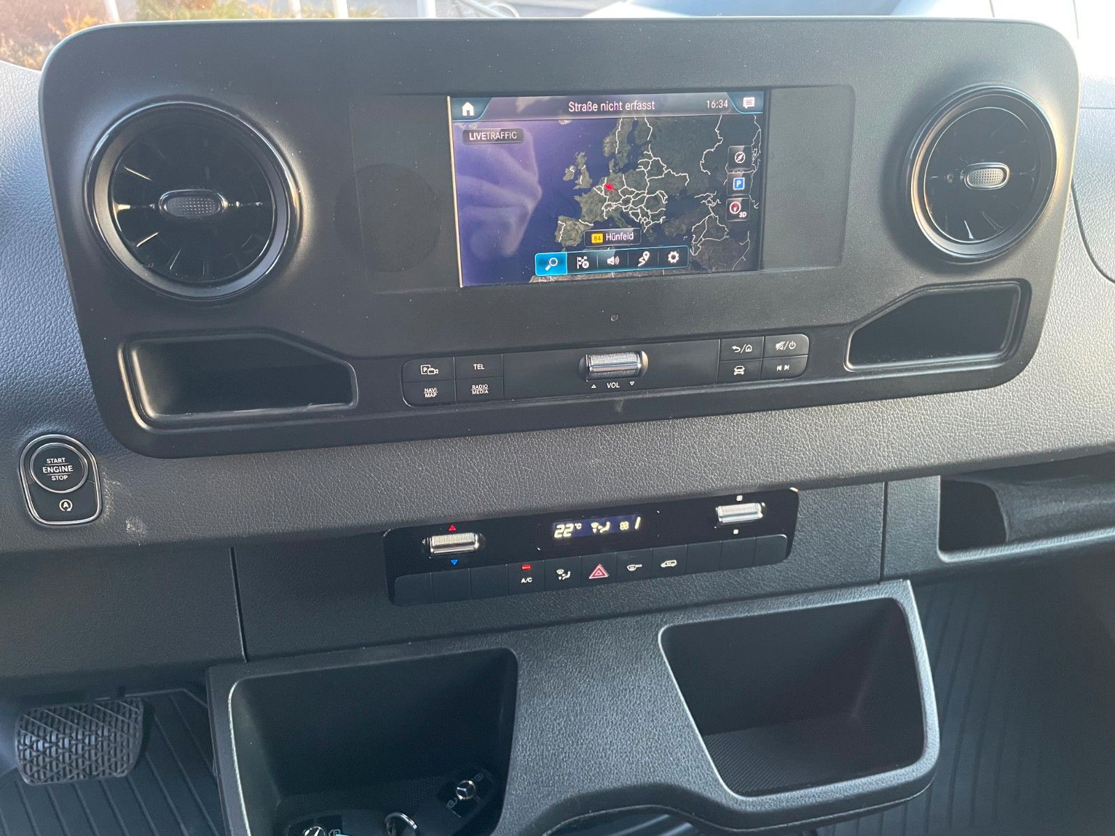 Fahrzeugabbildung Mercedes-Benz Sprinter 317 CDI 3665 9G Klima 360 MBUX