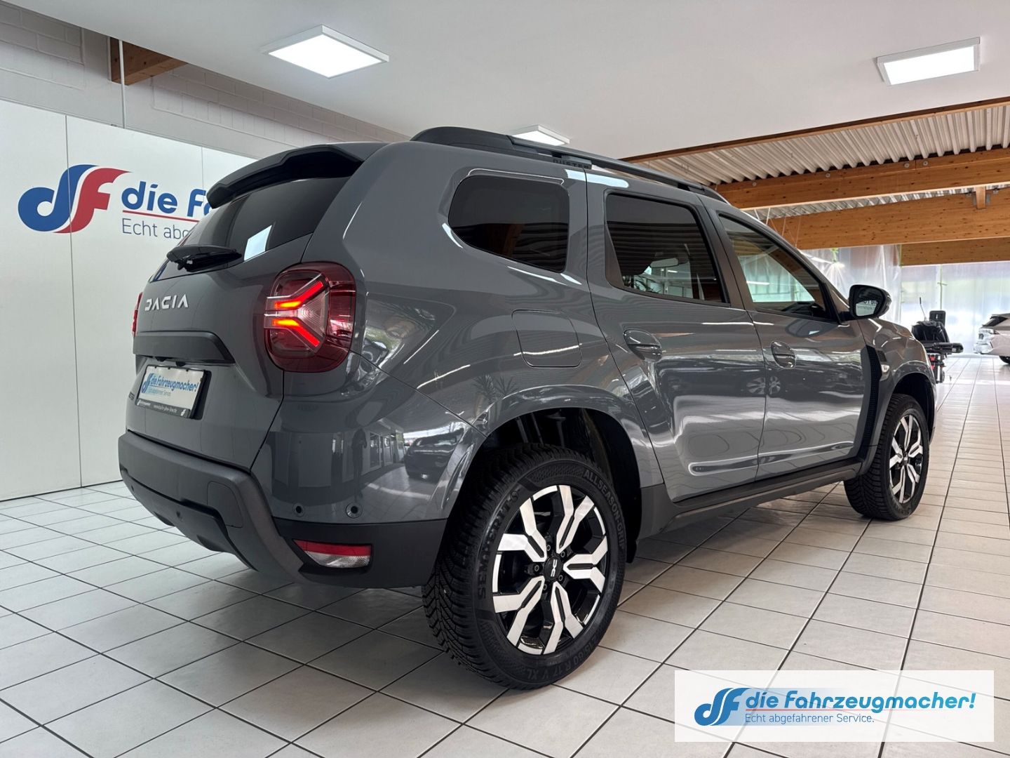 Fahrzeugabbildung Dacia Duster II Journey Navi 360 Kamera Klimaautom SHZ