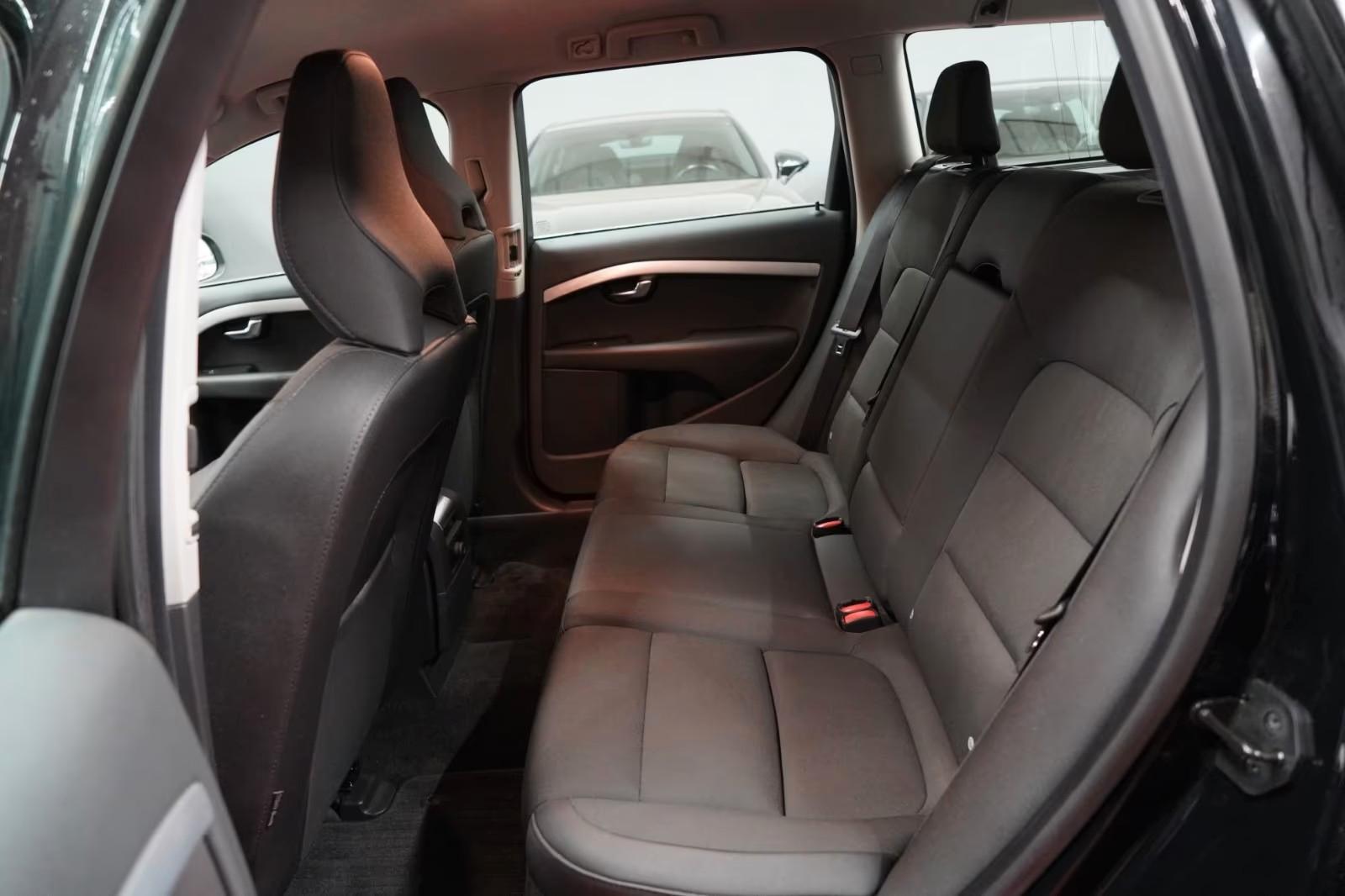 VOLVO V70 1.6D 114 CH KINETIC - 1ERE MAIN - TOIT OUVRANT - GPS - SIEGES CHAUFFANTS - 38 520 KM