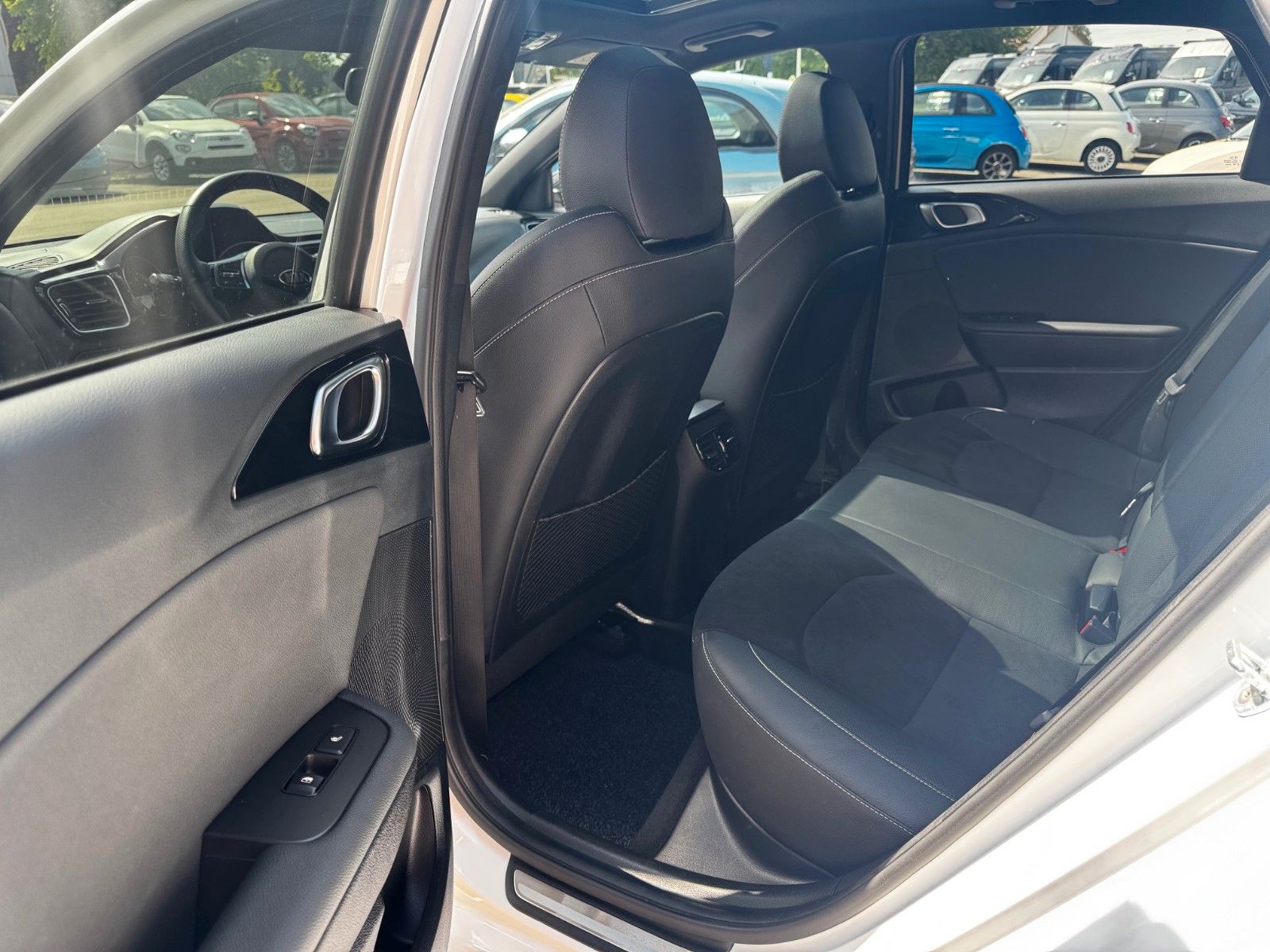 Fahrzeugabbildung Kia Ceed 1.4 GT-LINE GLASDACH NAVI KAMERA SITZHEIZUN