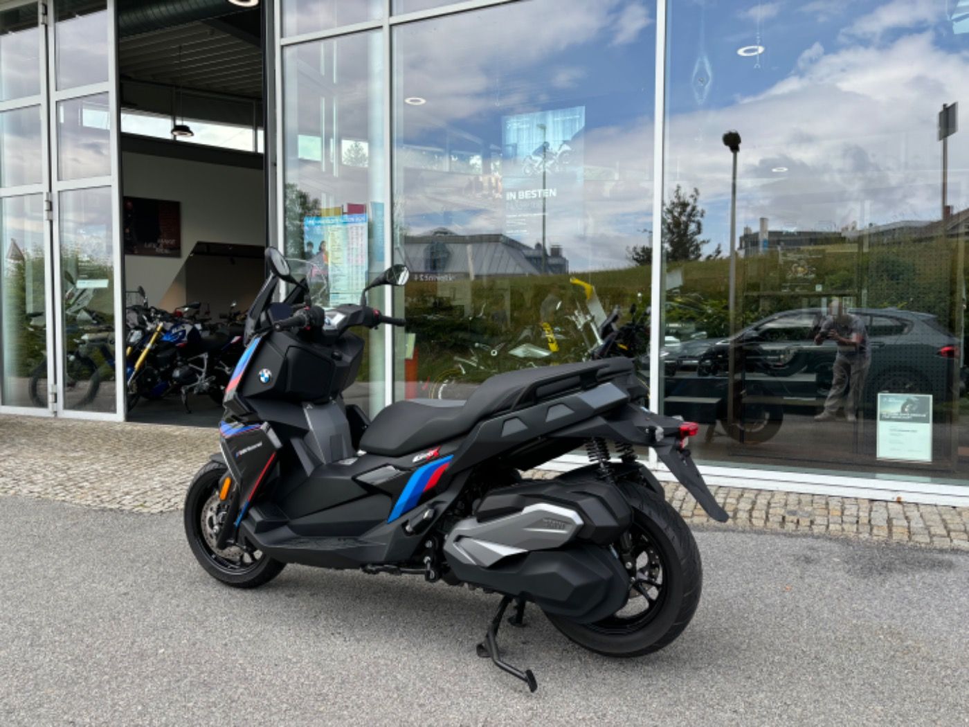 Fahrzeugabbildung BMW C 400 X Komfort-Paket, M-Embleme foliert,