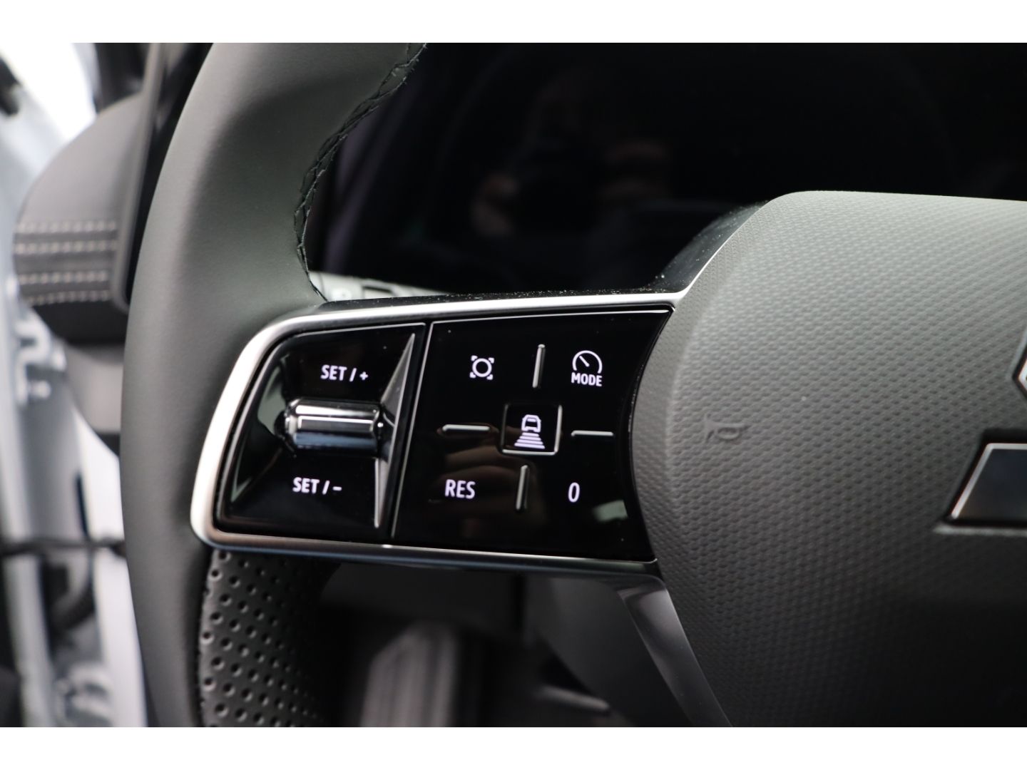 Fahrzeugabbildung Mitsubishi Eclipse Cross Diamant Plus 11 KW ACC LED SHZ