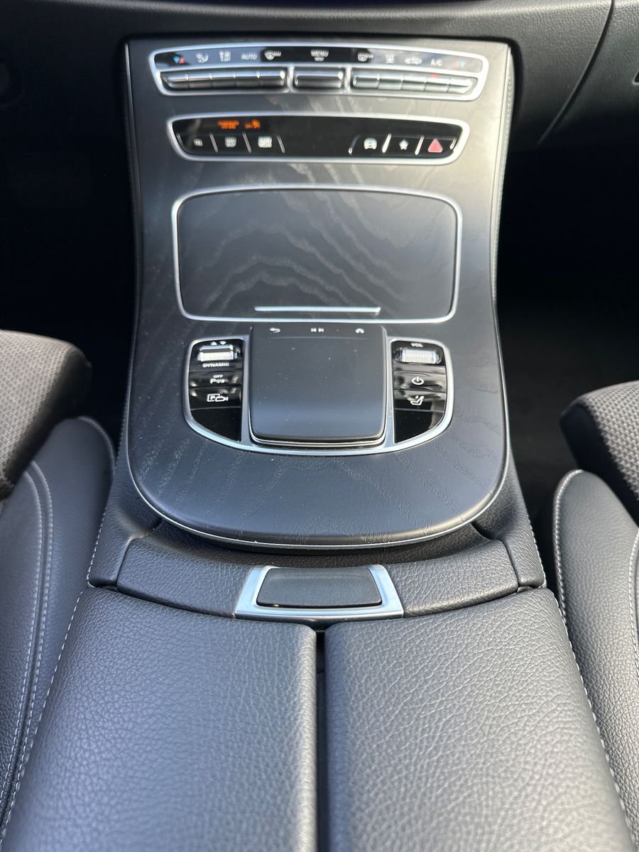 Fahrzeugabbildung Mercedes-Benz E 300 de T Avantgarde NAV+LED+PANO+ACC+18ZOLL