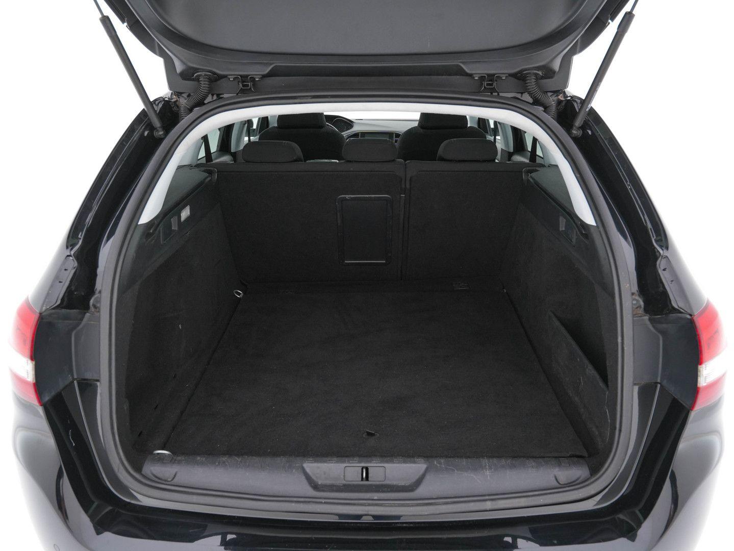 Peugeot 308 2015 — photo 10
