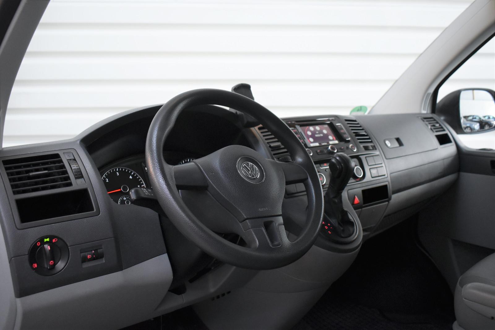 Volkswagen T5 Transporter 2.0 TDI 140 ch DSG • 1re main • TVA récupérable • Attelage