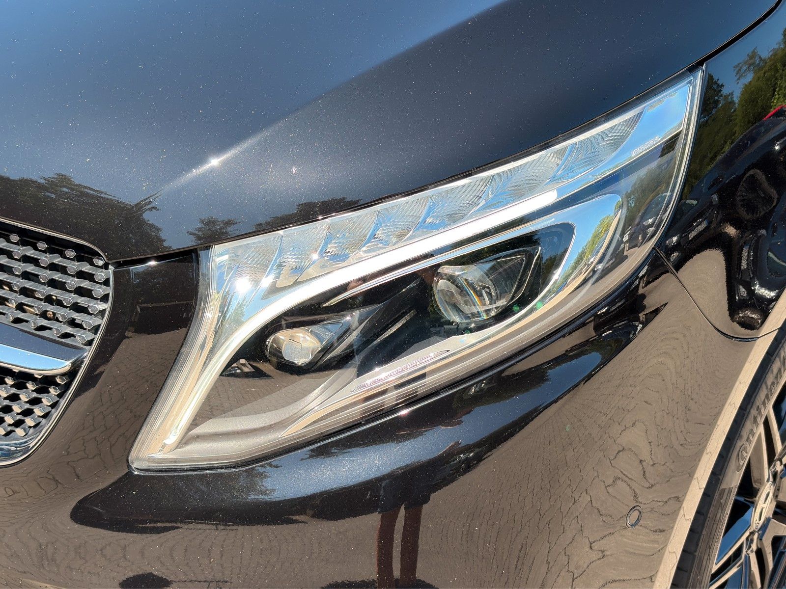Fahrzeugabbildung Mercedes-Benz V 300 d lang *AMG-LINE*Burmester*360°*