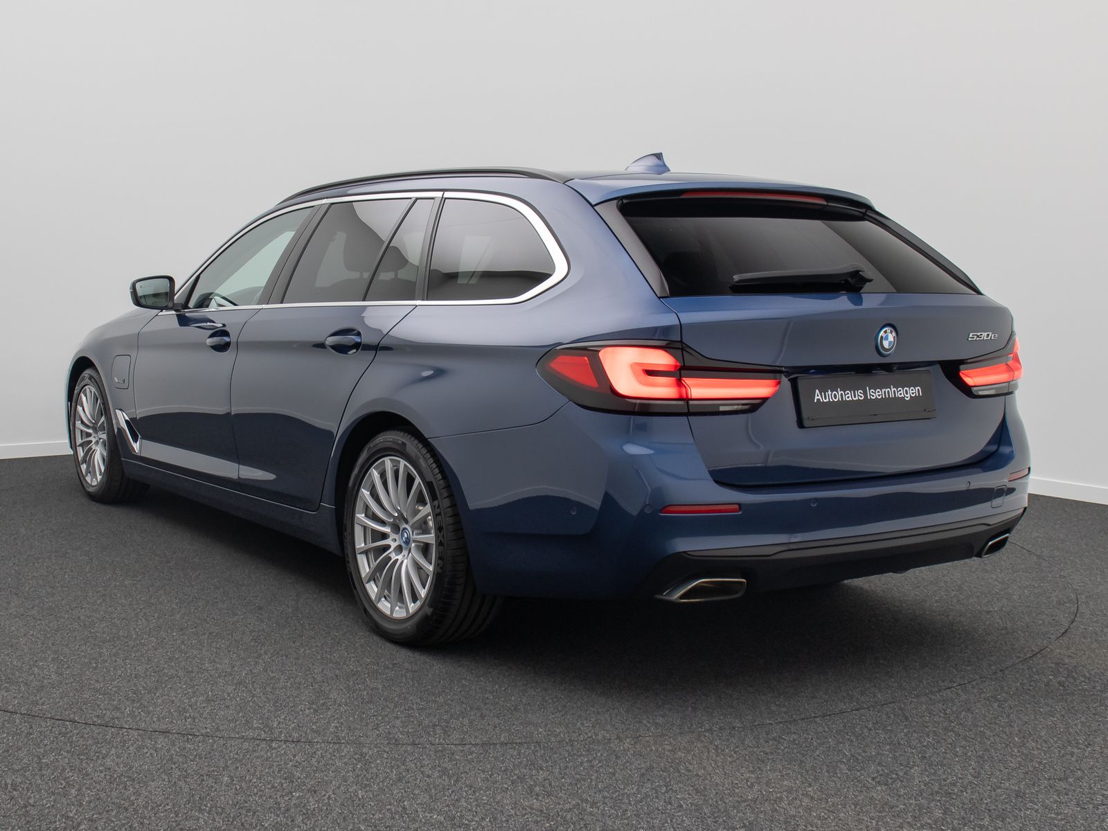 Fahrzeugabbildung BMW 530e Alarm AHK ACC Kamera DAB HiFi WLAN Sport