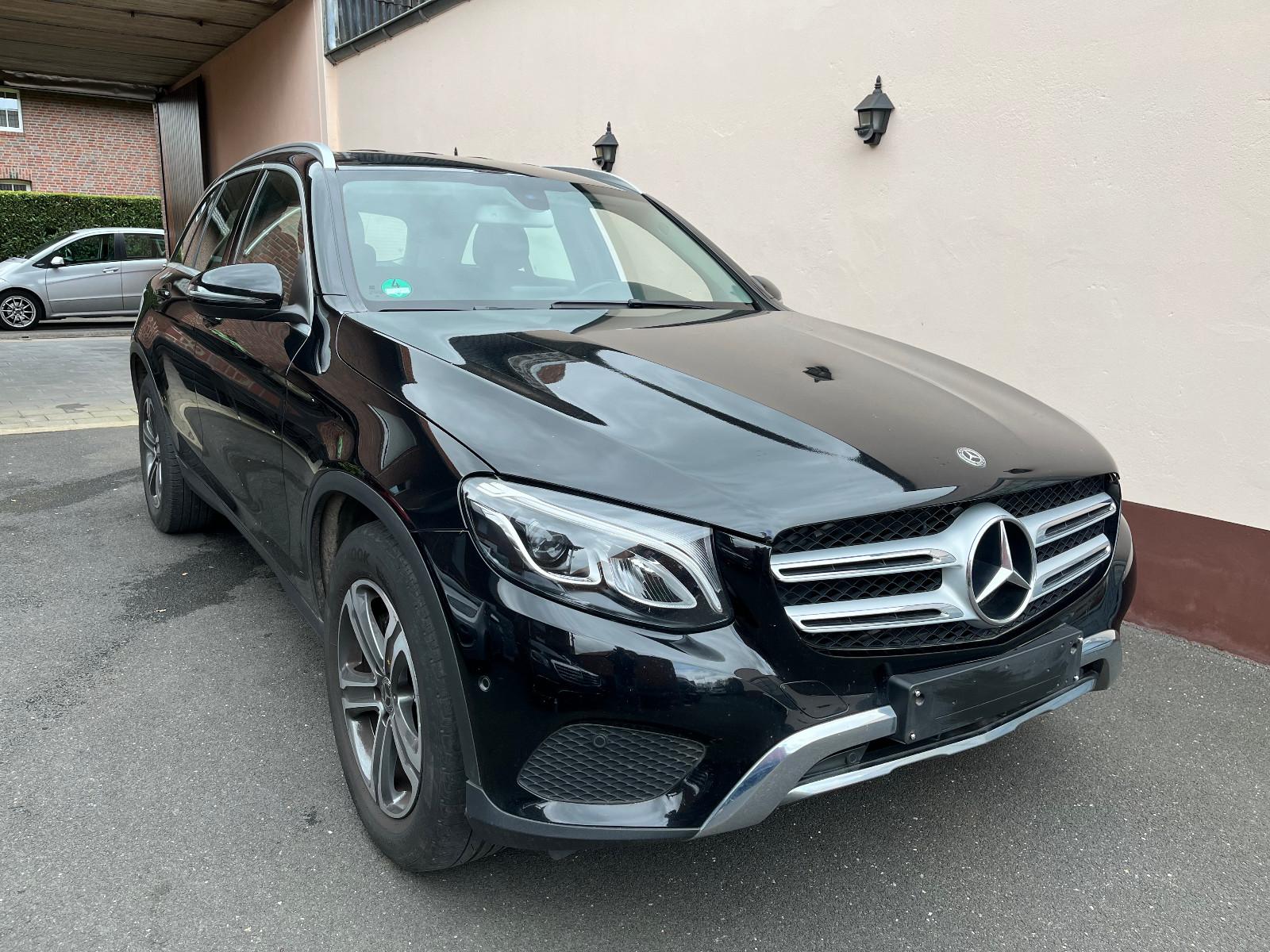 Mercedes-Benz GLC 250  4Matic 1 Hand Navi Led R-cam Ahk uvm...