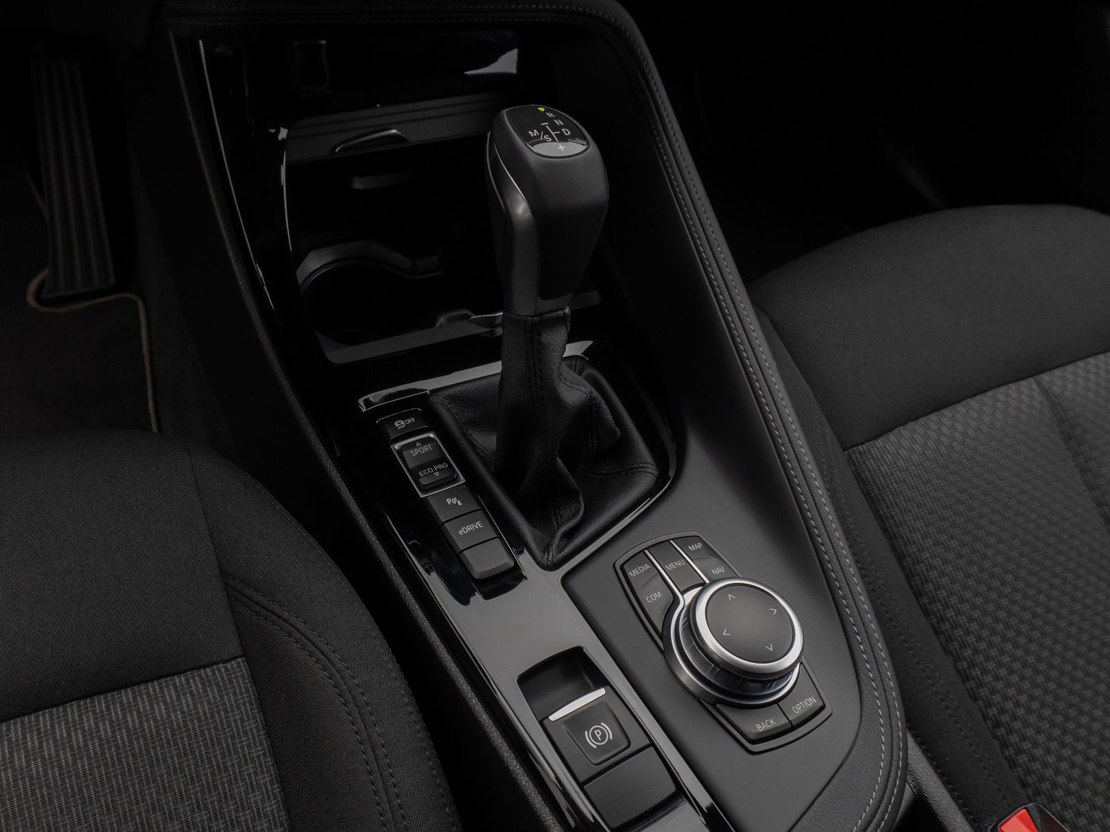 Fahrzeugabbildung BMW X2 xD25e DAB Navi Parkassist Geschwindigkeitsreg