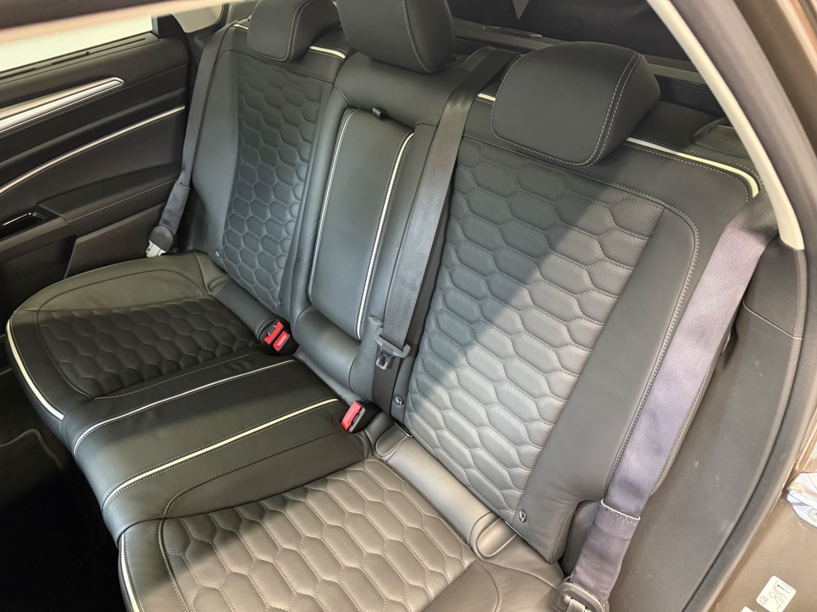 Fahrzeugabbildung Ford Mondeo Turnier Vignale, Navi, Business-Paket
