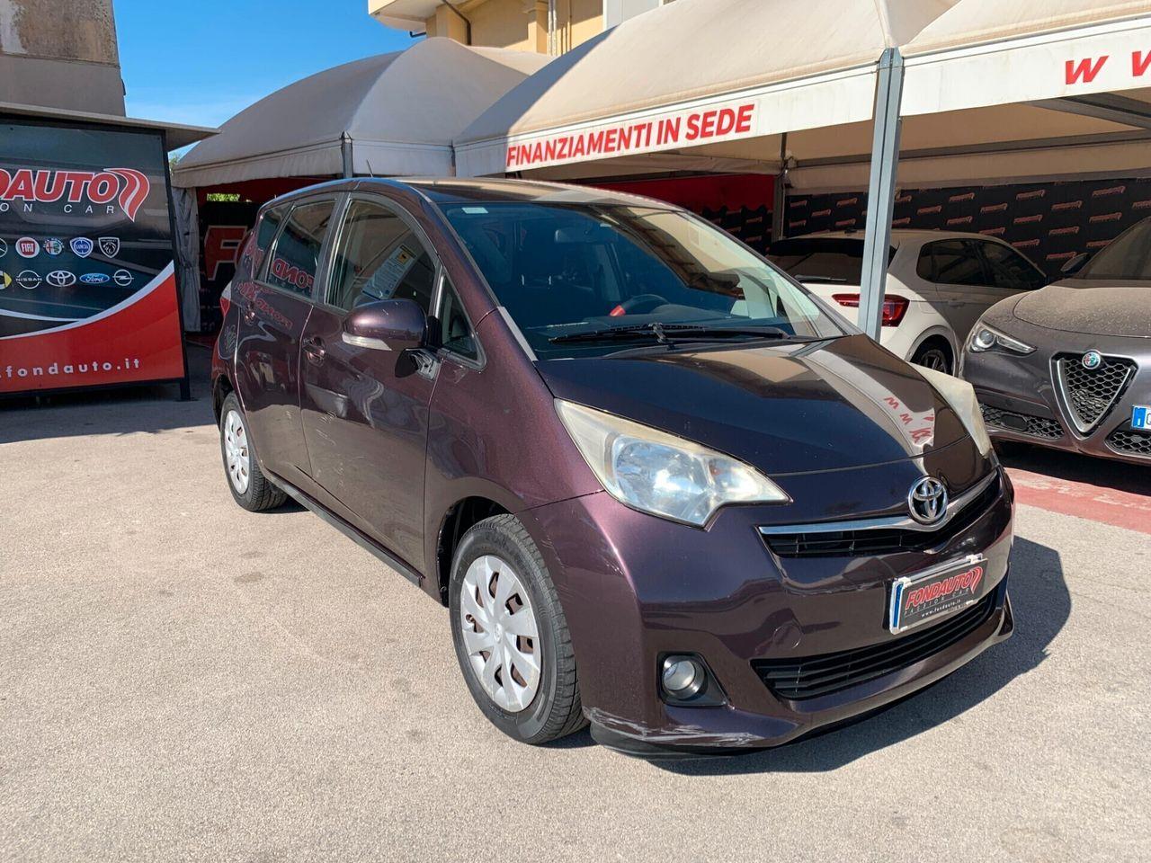 Toyota Verso-S 2011 — photo 7
