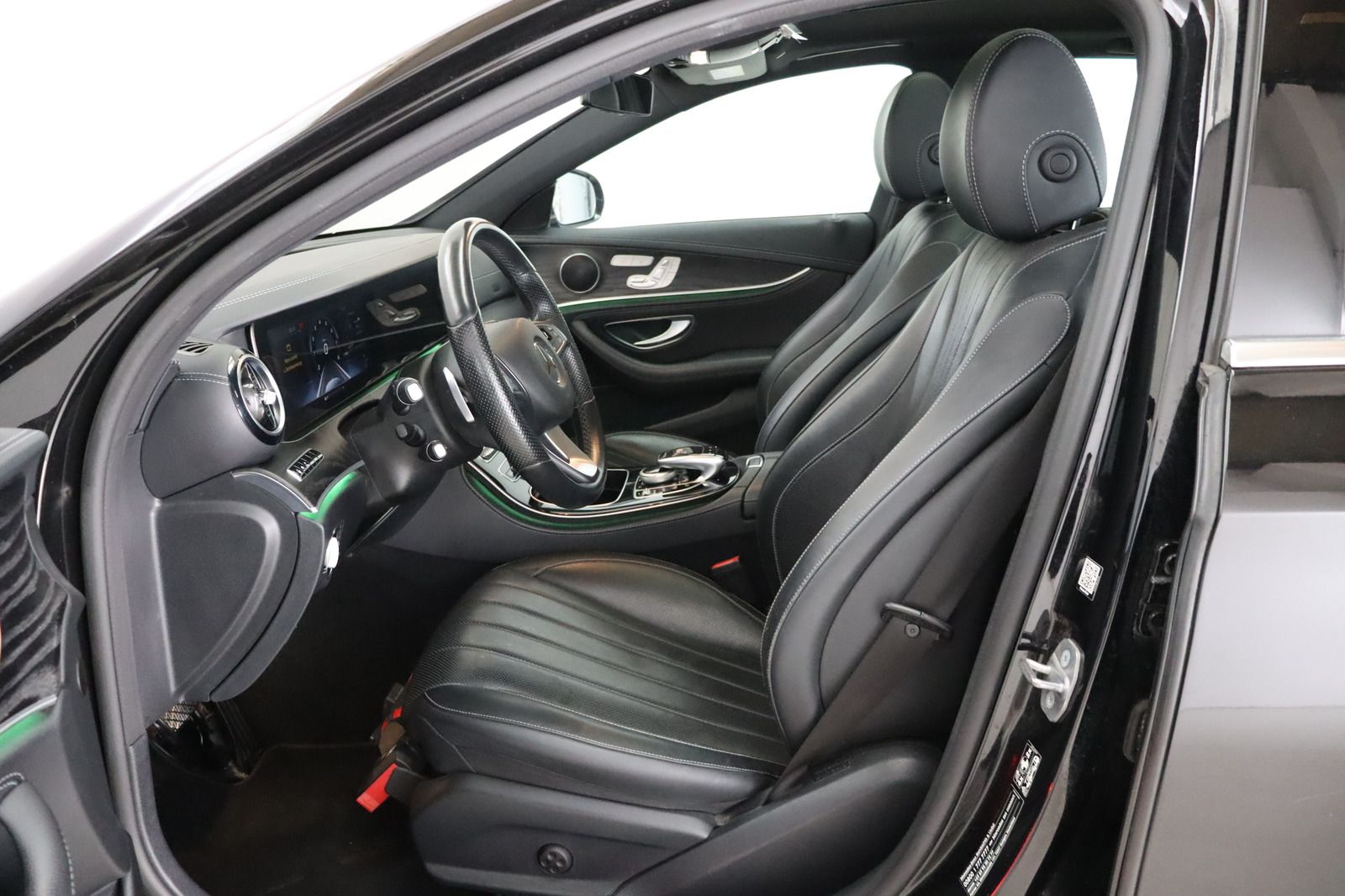 Fahrzeugabbildung Mercedes-Benz E 400 T 4Matic * Airmatic * STHZ * Memory AVANTG