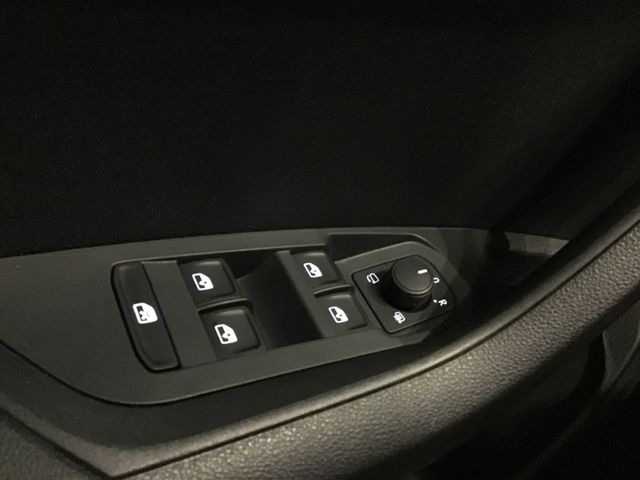 Fahrzeugabbildung Skoda Karoq Selection 1.5 TSI DSG/ACC/SmartLink/LED