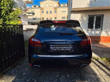 Porsche Cayenne - 5