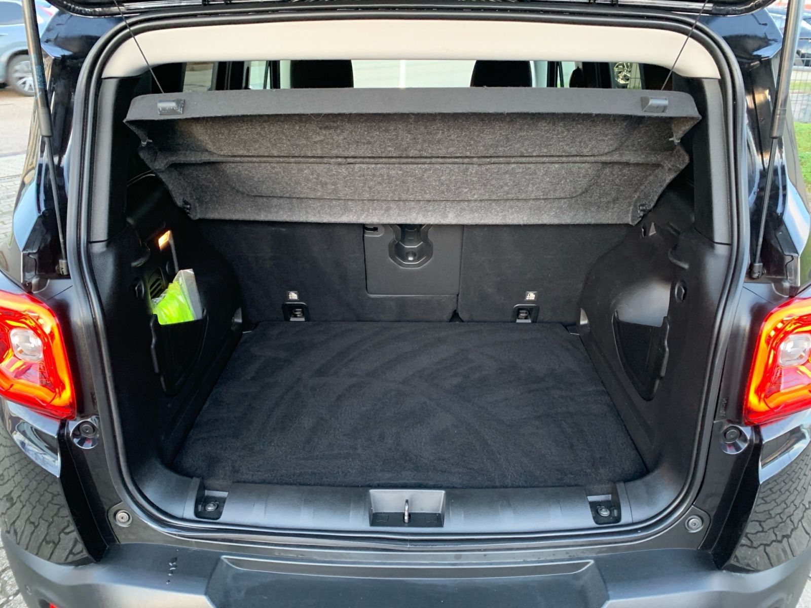 Fahrzeugabbildung Jeep Renegade 1.3 T-GDI Automatik Limited Navi AHK 1H