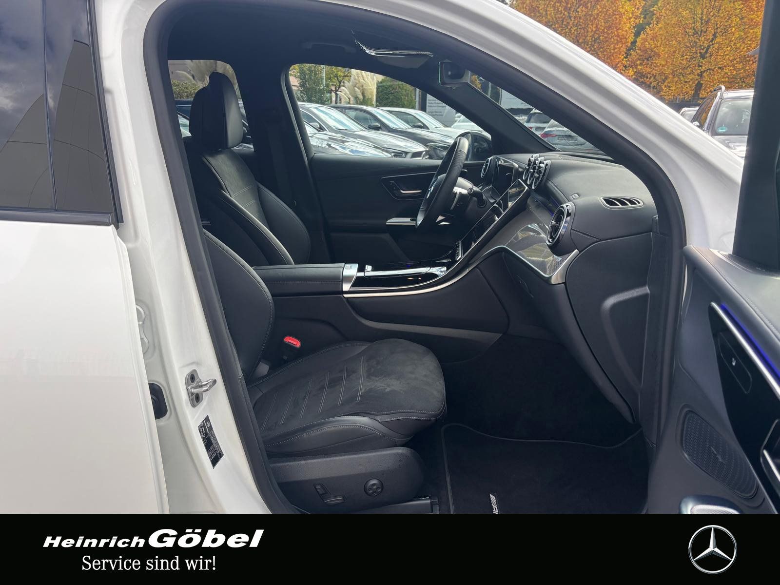 Fahrzeugabbildung Mercedes-Benz GLC 200 4M AMG*AHK*WINTER-PAKET*AMBIENTEBEL*