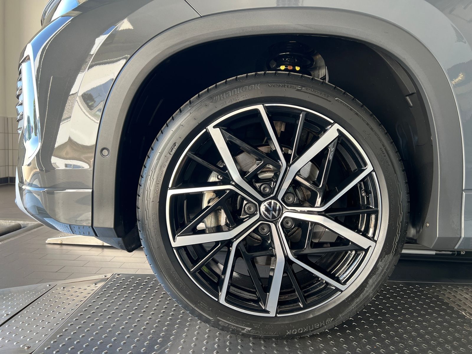 Fahrzeugabbildung Volkswagen Tayron LIFE 1.5 eTSI DSG *AHK, 7-Sitzer, LED, AC