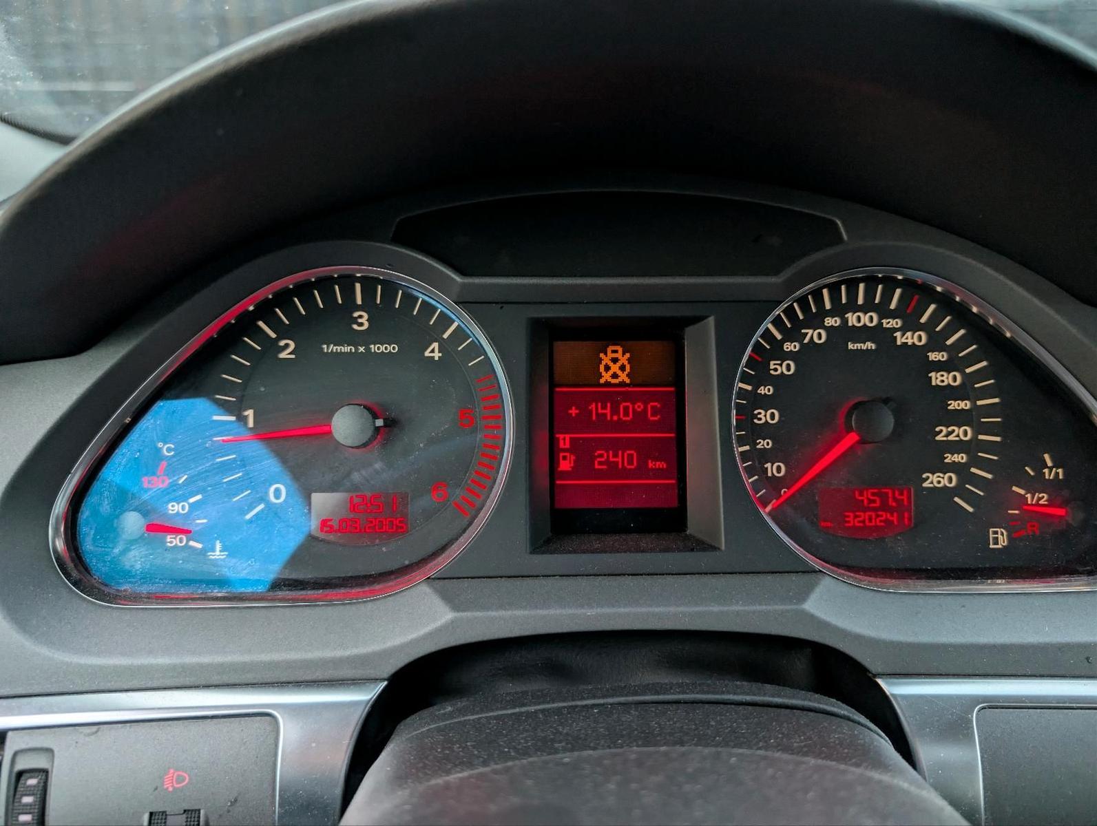 Audi A6 2005 — photo 15