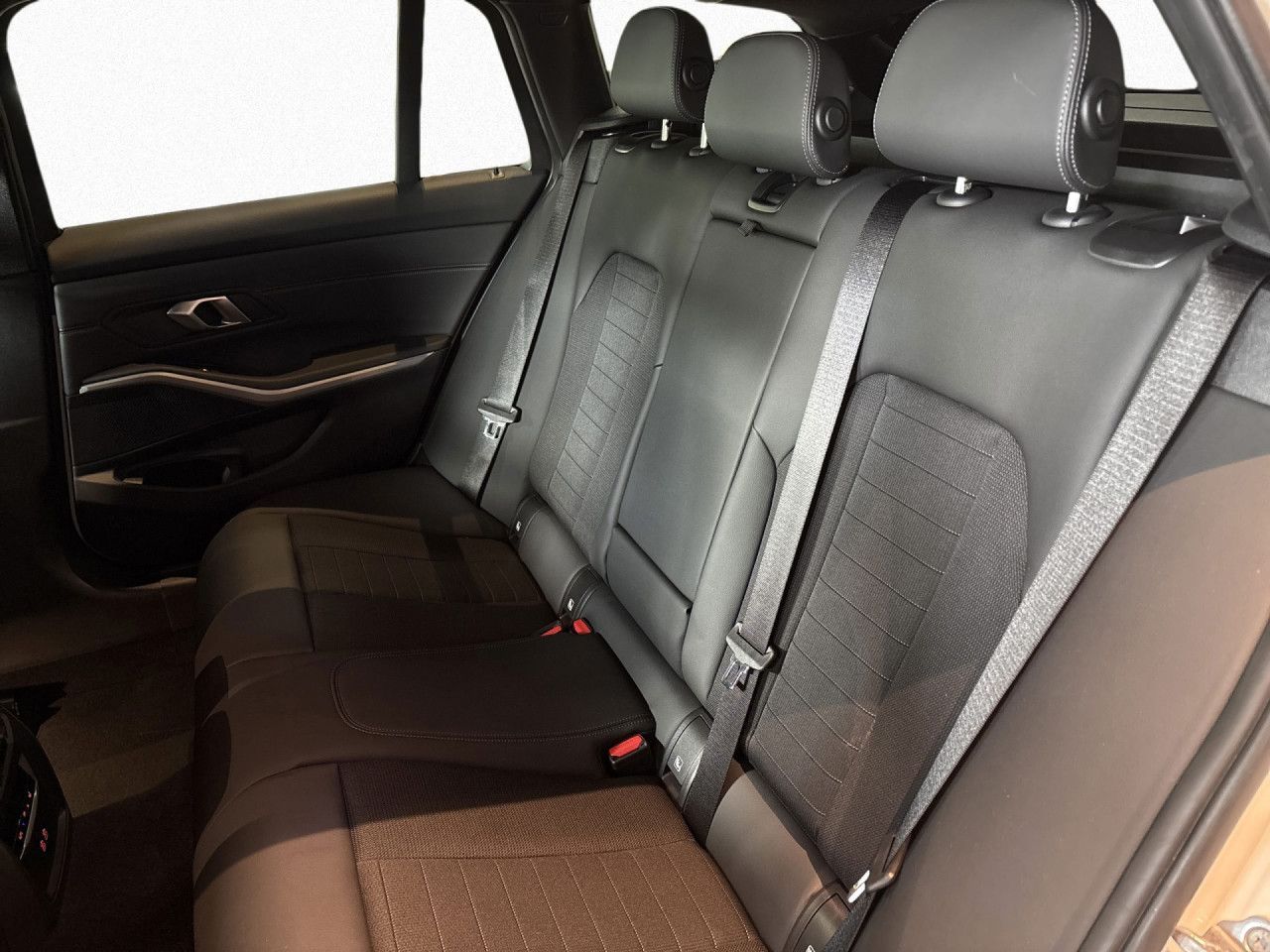 BMW 318d Touring AHK,HUD,AdLED,Stop&Go,DA,SpoSi,KAM foto 12