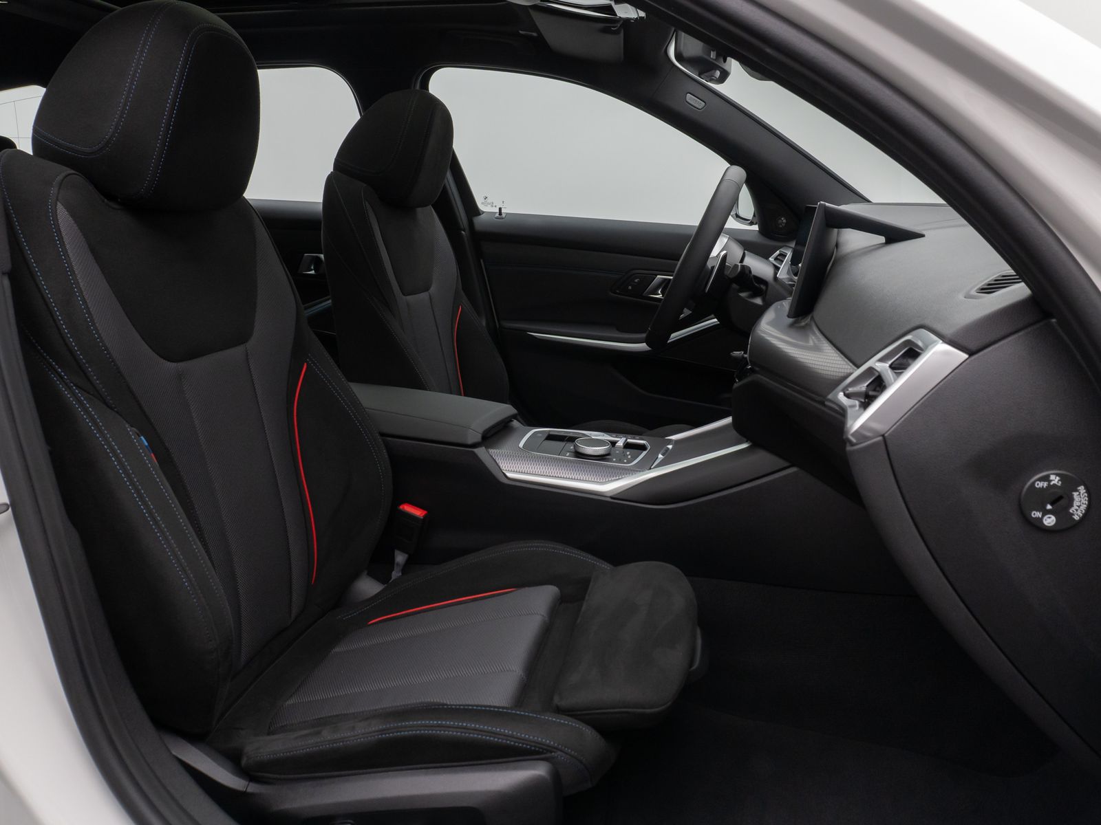 Fahrzeugabbildung BMW 330e M Sport Panorama 360°HUD DAB H/K AHK ACC