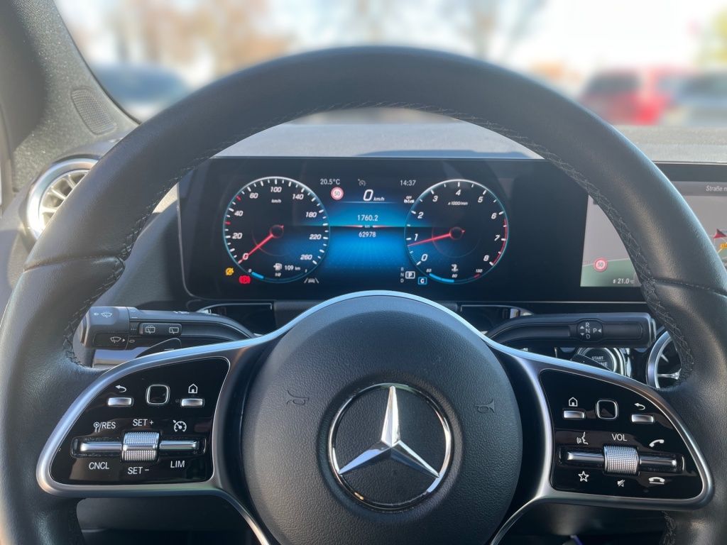 Fahrzeugabbildung Mercedes-Benz GLA 200 Progressive Night AHK LED SHZ Ambie. KAM