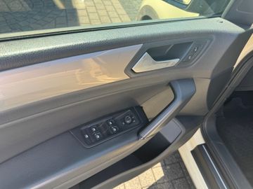 Volkswagen Touran - 10