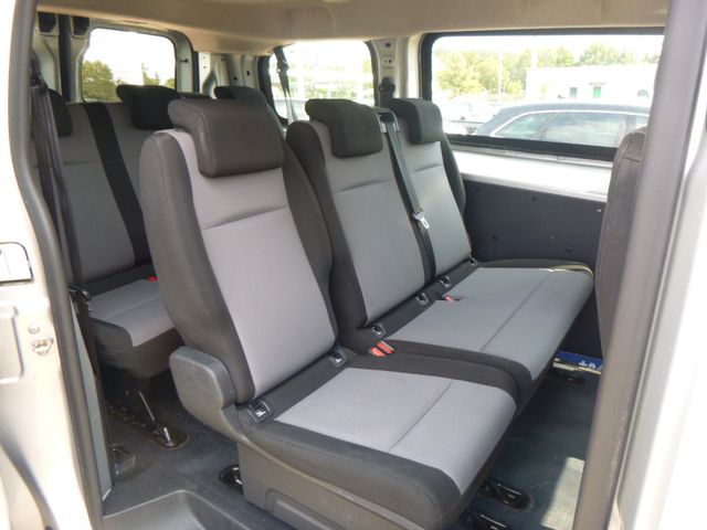 Fahrzeugabbildung Peugeot Expert 1,5 Blue HDi L2 >38.577KM/8Sitze/Navi/PDC