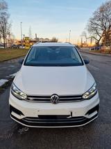Volkswagen Touran 1.5 TSI, AHK, STHZ, Garantie, DSG IQ.DRIV - VW Touran Gebrauchtwagen in München