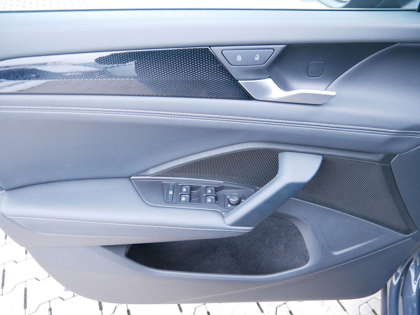 Fahrzeugabbildung Volkswagen Tayron 2.0 4Motion NEU64T 7-Sitzer Matrix AHK DC