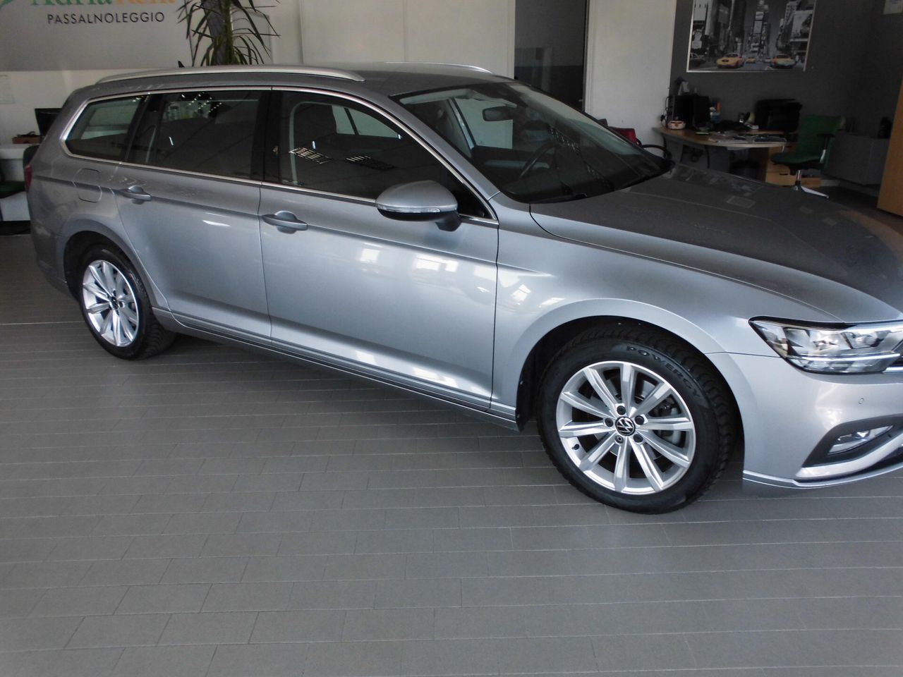 Volkswagen Passat Variant 2.0 TDI SCR EVO Busine imagem 3