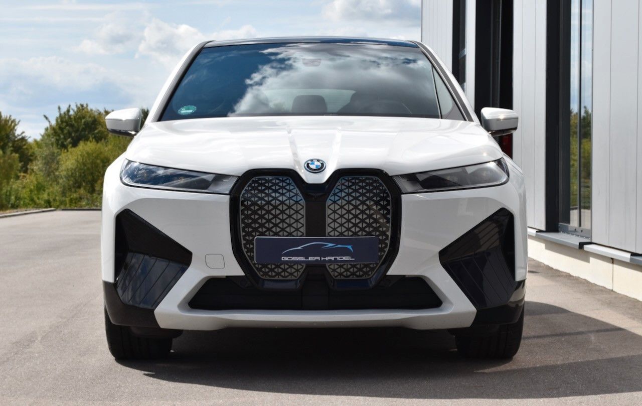 BMW iX xDRIVE40 SPORT SKYLOUNGE PRO-DRIVE H&K 1.HAND foto 3