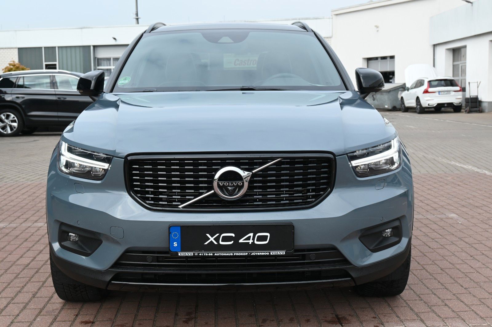 Fahrzeugabbildung Volvo XC40 T4 Recharge R-Design*FSHZG*PANO*360°*ACC