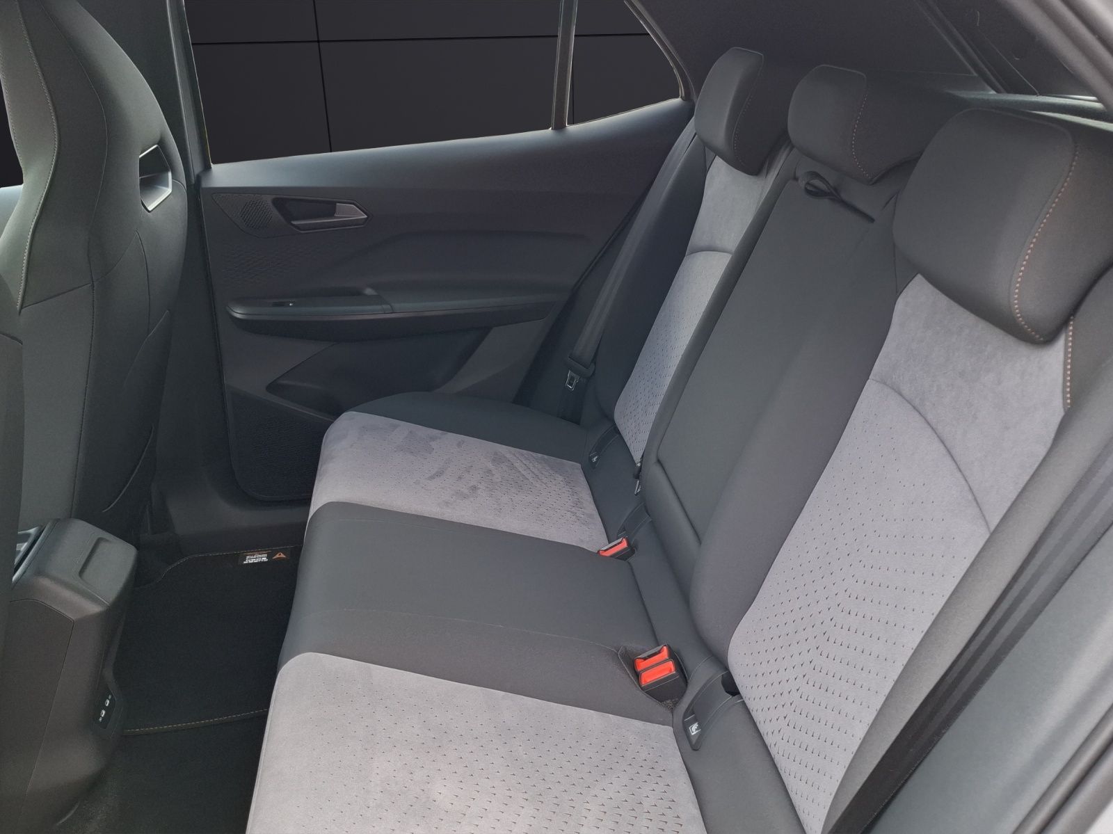 Fahrzeugabbildung CUPRA Born Edition Dynamic LED Navi ACC SHZ RFK 19"